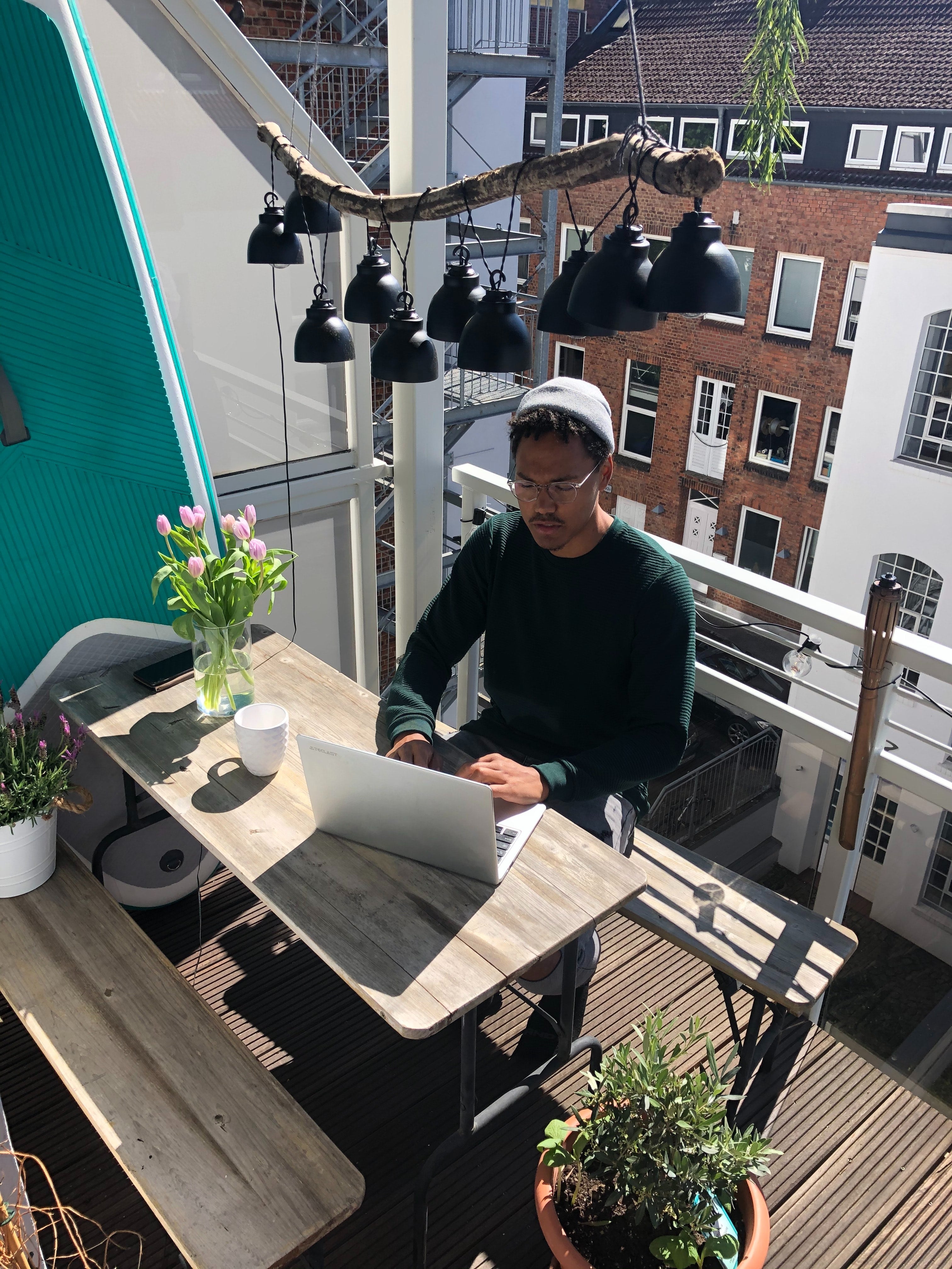 Exploring the Benefits of a High-Quality Laptop Shade