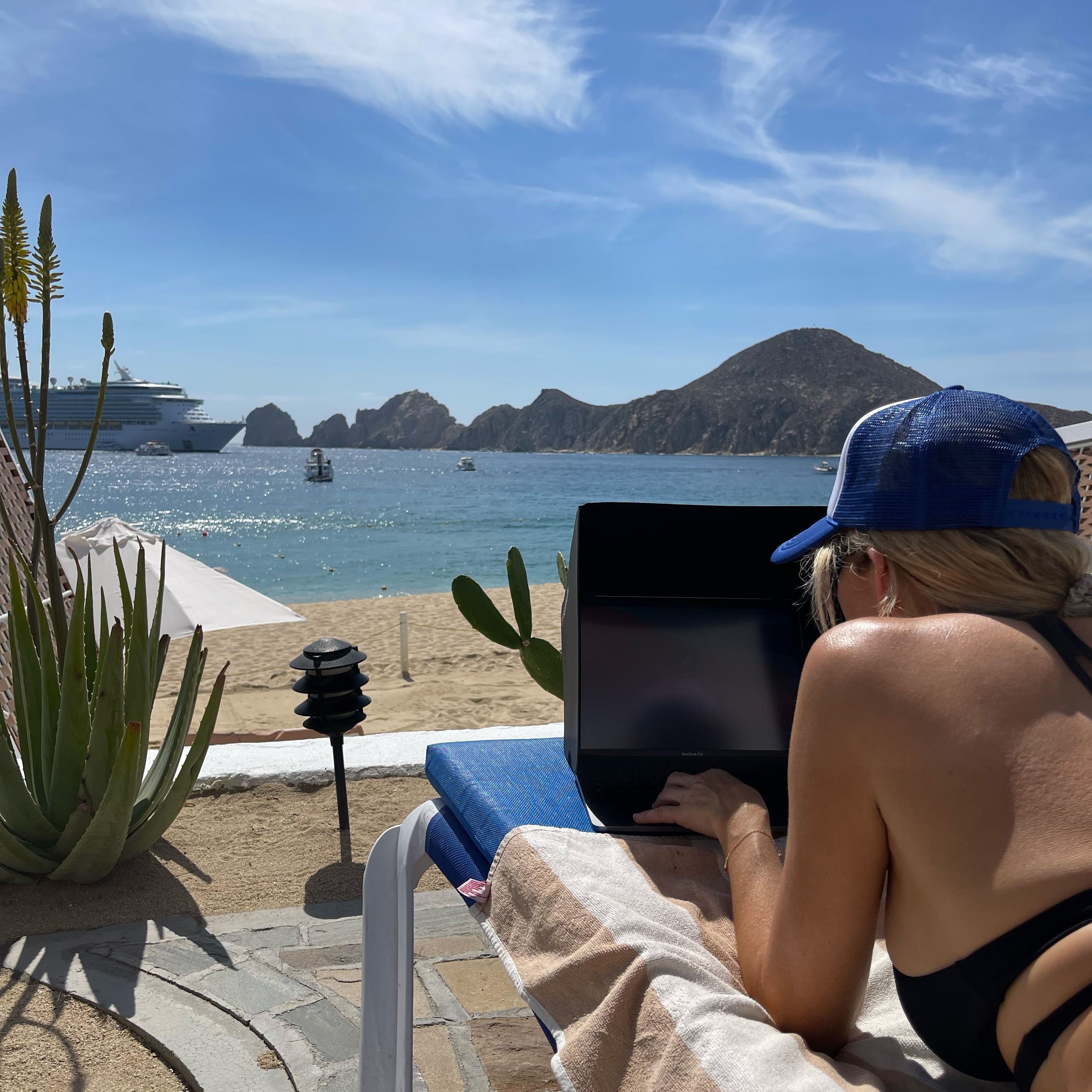 SunShader — the perfect fitting laptop shade